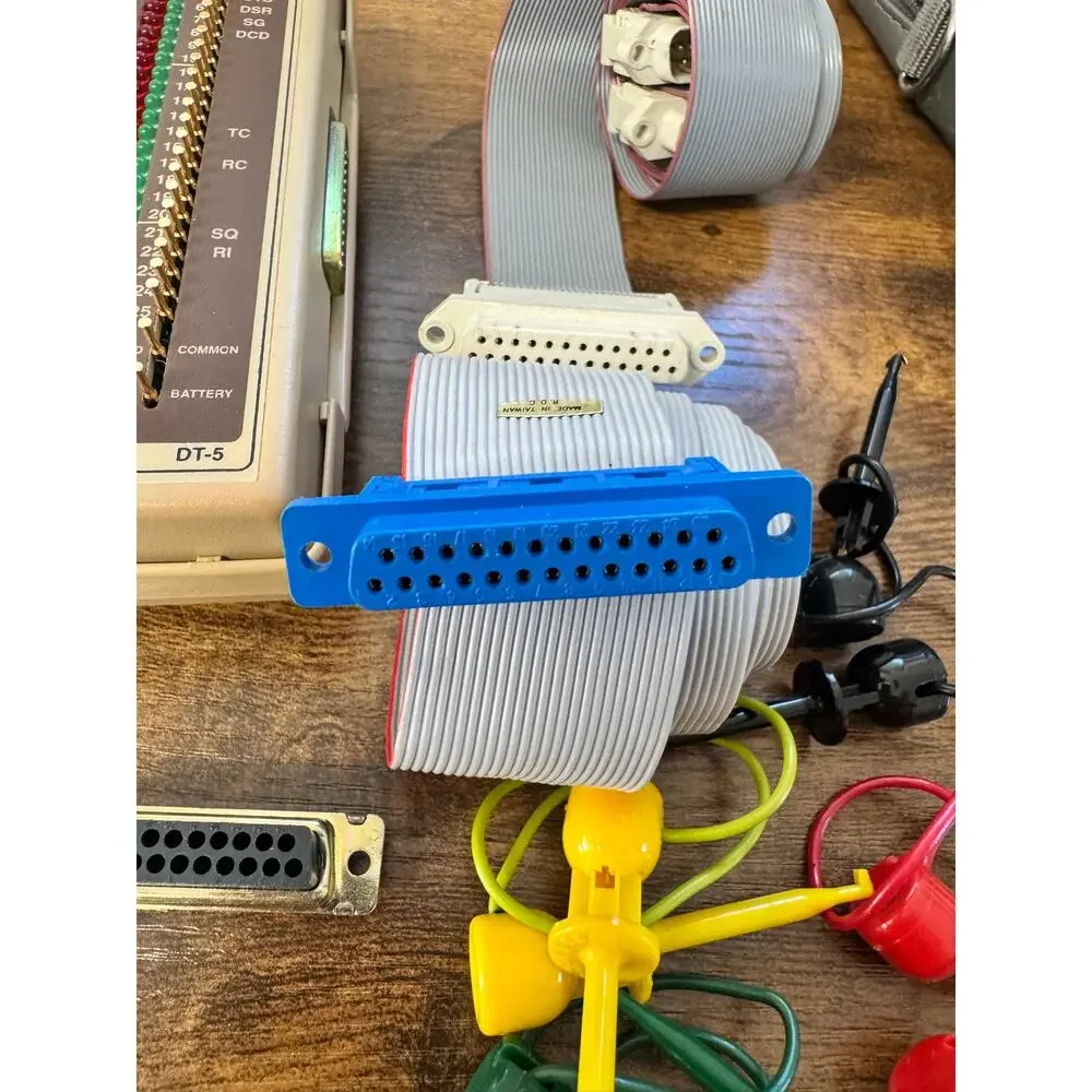 Datatran DataTracker DT-5 RS-232 Serial Line Tester with Cables & Accessorie
